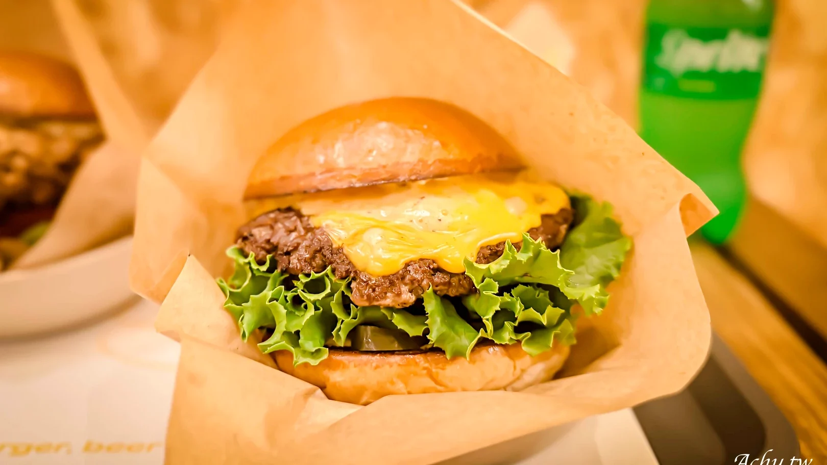 網站近期文章：【內湖美食】Burger Behind The Door 手作美式漢堡 藏在門後般的驚喜美味 (菜單)