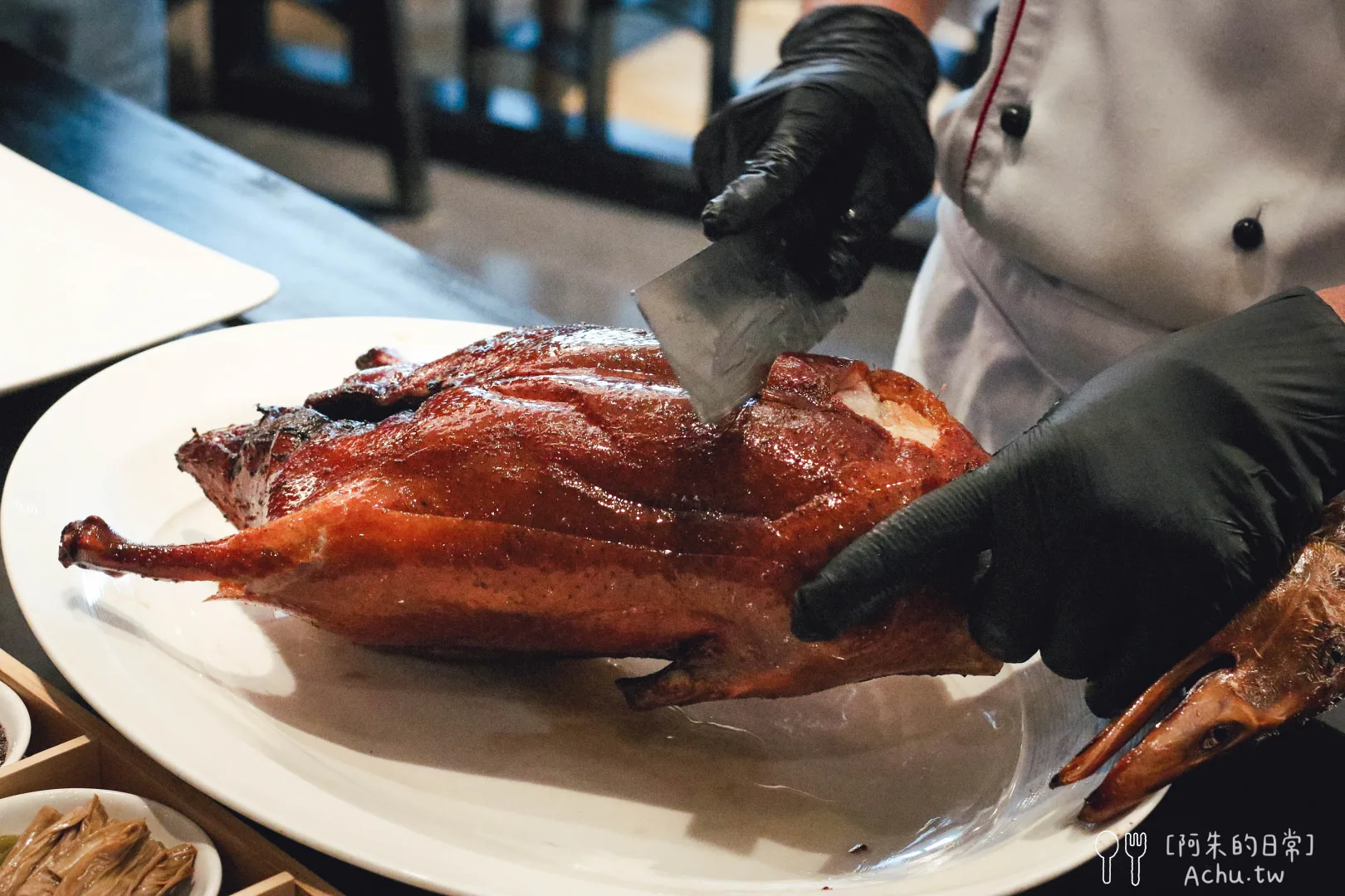 網站近期文章：【南港美食】粵亮廣式料理｜精緻粵式饗宴，招牌烤鴨搭配戰斧牛的奢華雙主角
