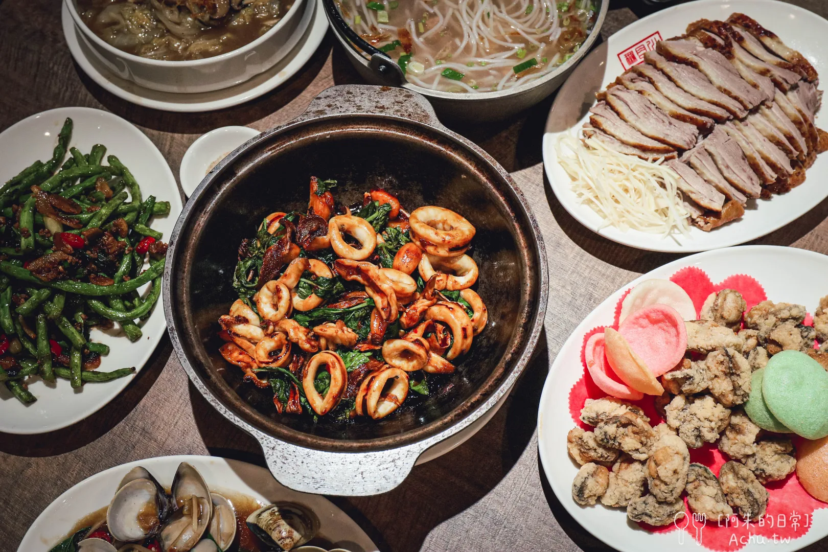 網站近期文章：【南京三民美食】鵝肉川光復店，鵝肉香氣迷人，麻油雞湯暖心，芋頭米粉吃到飽更是必試亮點