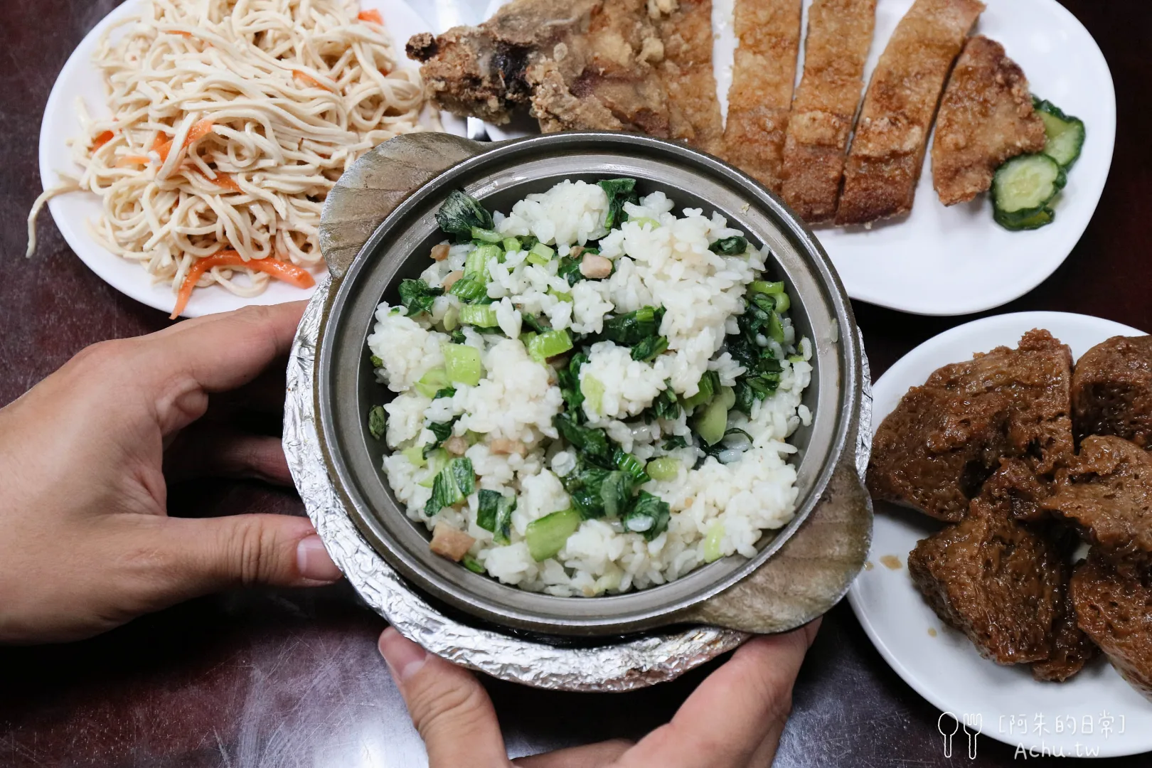 網站近期文章：【南京三民美食】張家麵館｜一碗煨麵、一鍋菜飯，吃出老派上海味 (菜單)