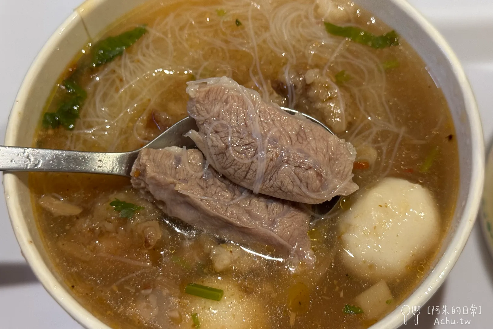 【內湖美食】西湖綜合雞塊麵｜平日限定一碗 60 元的肉羹麵，料多湯鮮份量足 (菜單)