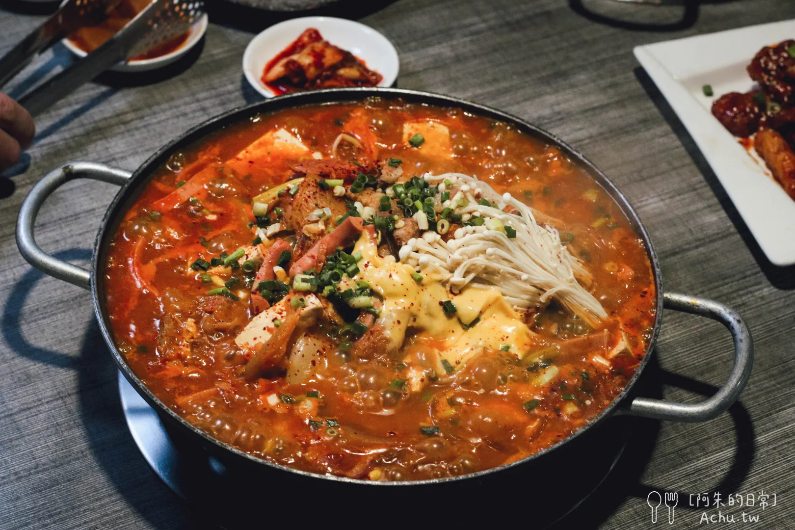 網站近期文章：【台北敦北美食】GG 季吉韓國美食餐飲房｜馬鈴薯排骨湯、部隊鍋、海鮮煎餅超有水準