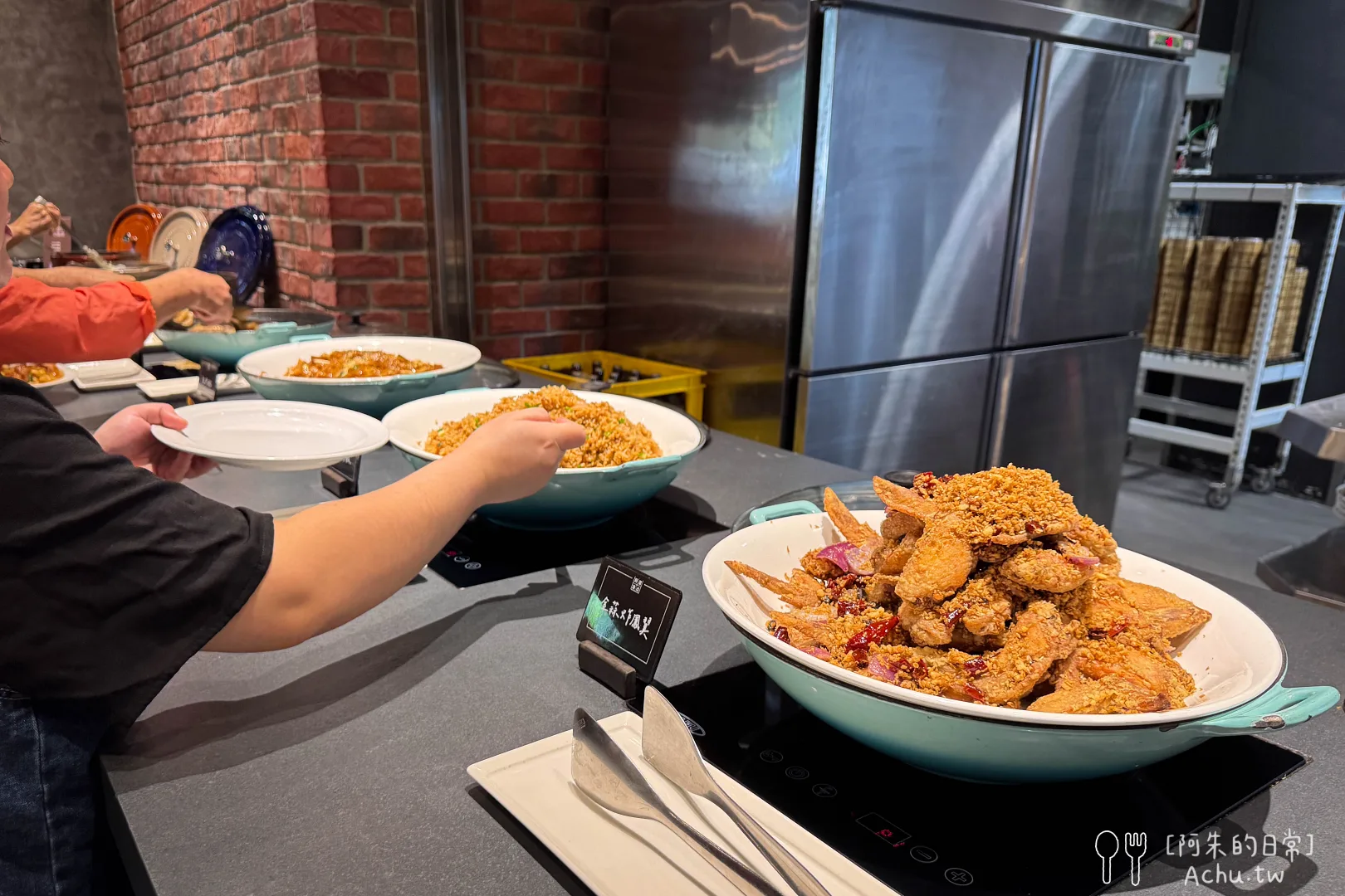 村民食堂廚窗港點