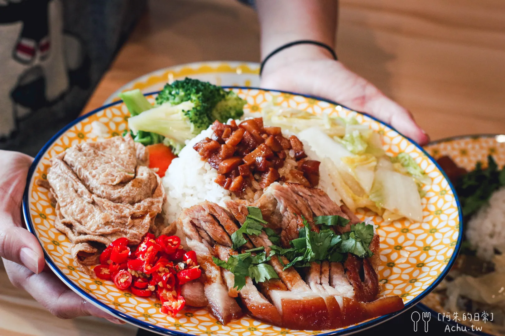 網站近期文章：【三重美食推薦】光興腿庫，搬家再開張！腿庫、大腸、豬腳全都好吃！