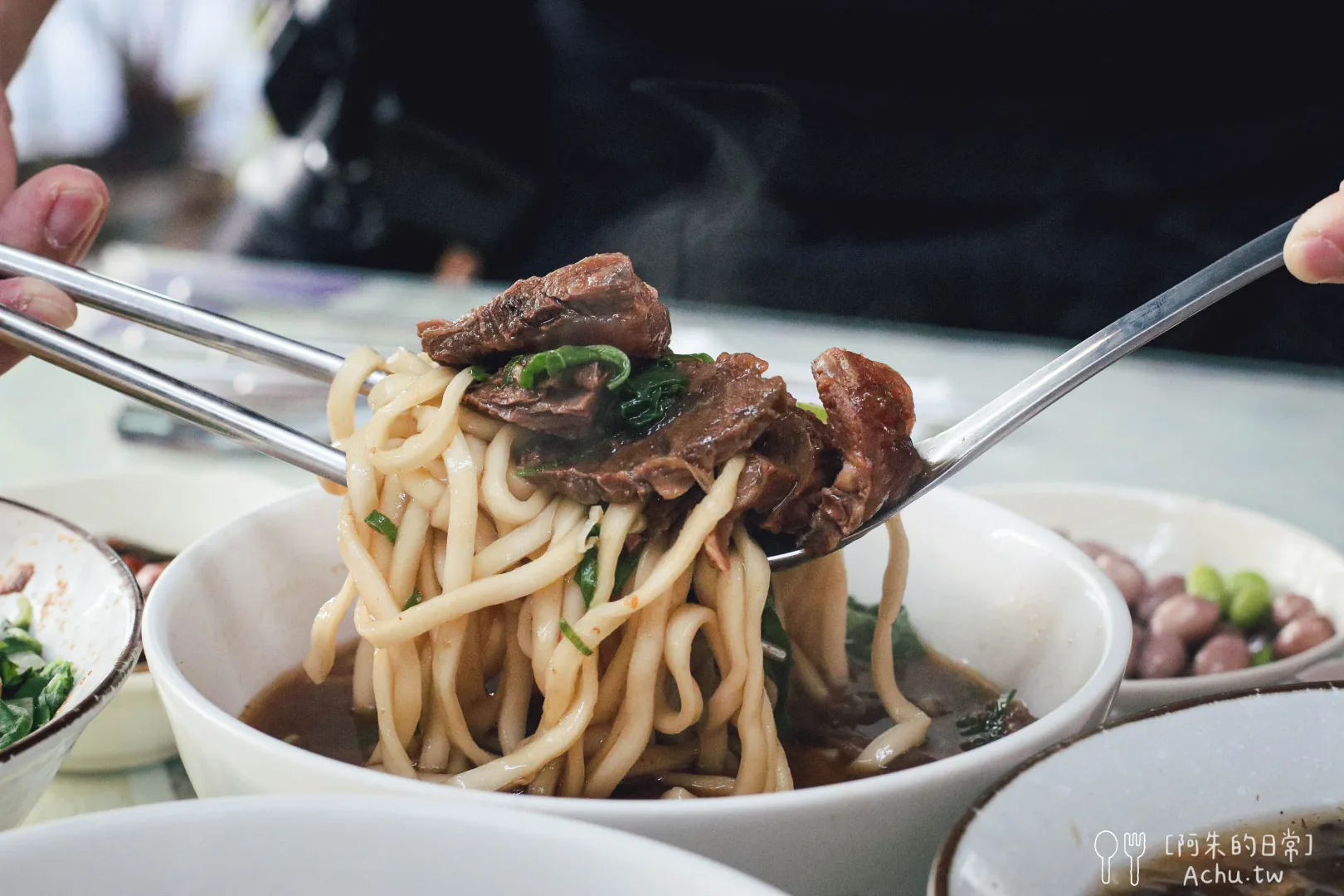 高棚滿座牛肉麵