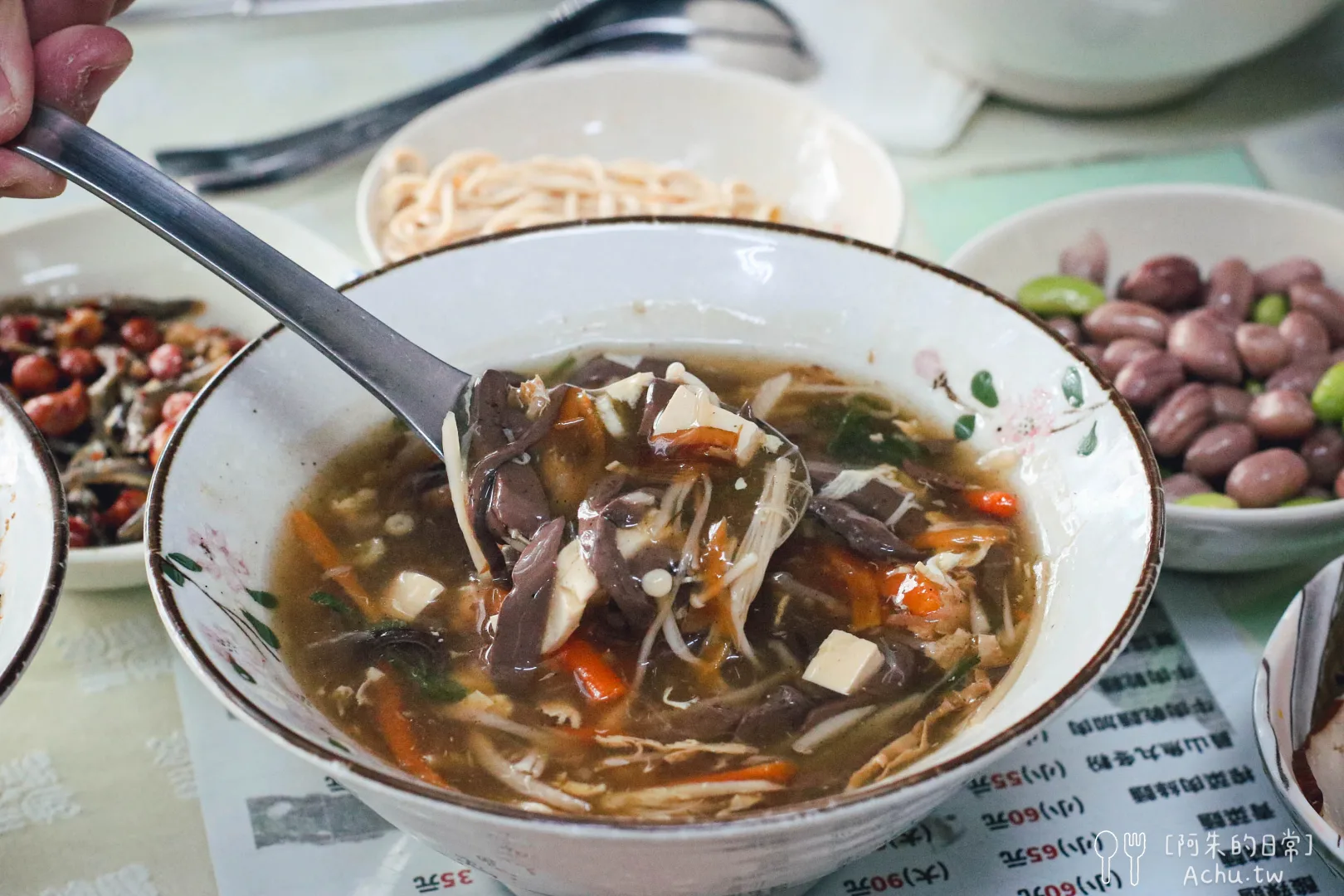 高棚滿座牛肉麵