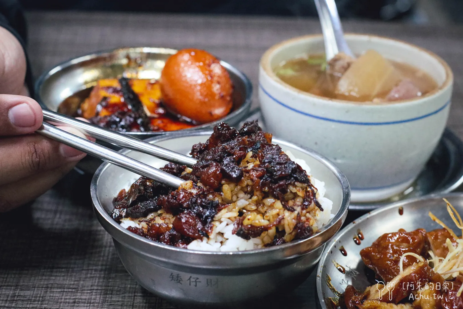 網站近期文章：【北投美食】矮仔財滷肉飯｜捷運北投站必吃黑金傳奇，排隊再長都要吃