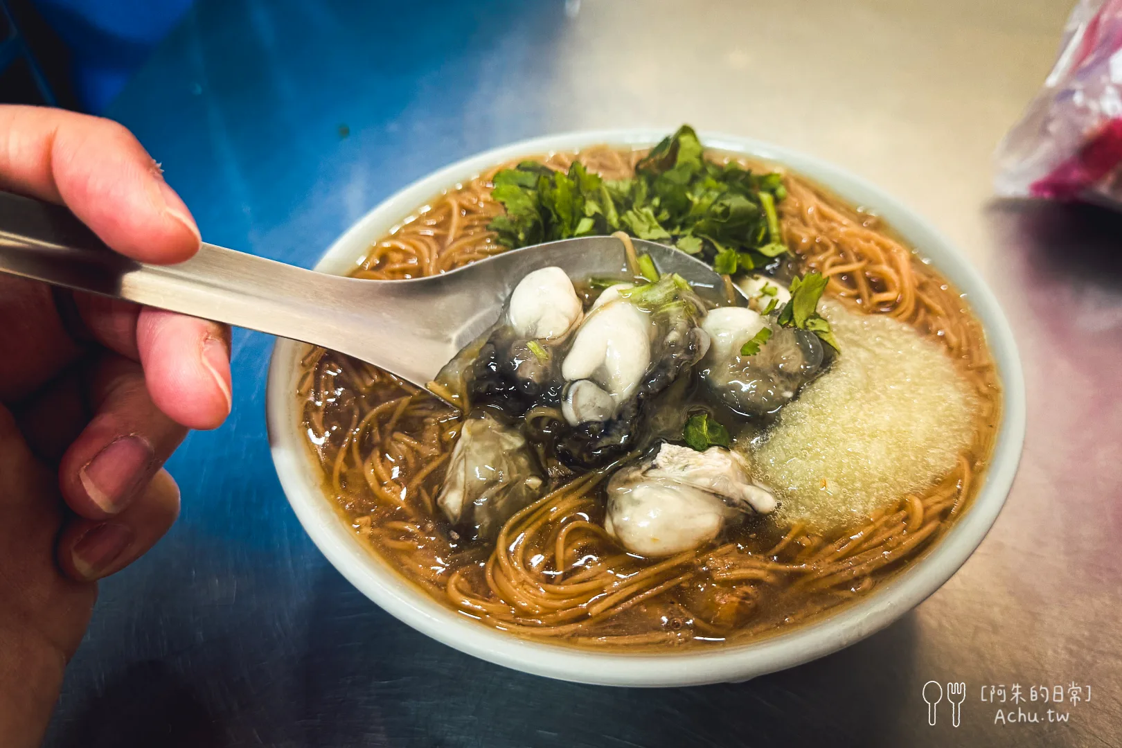 網站近期文章：【內湖美食】五分街大腸蚵仔麵線｜737巷必吃古早味，鮮甜爆量蚵仔與白滷大腸的完美結合