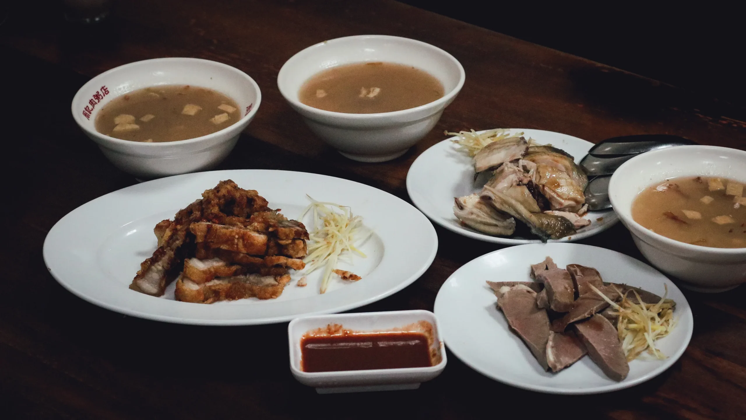 網站近期文章：【龍山寺美食】周記肉粥店｜龍山寺旁傳承數十年的經典紅燒肉與老派台式風味