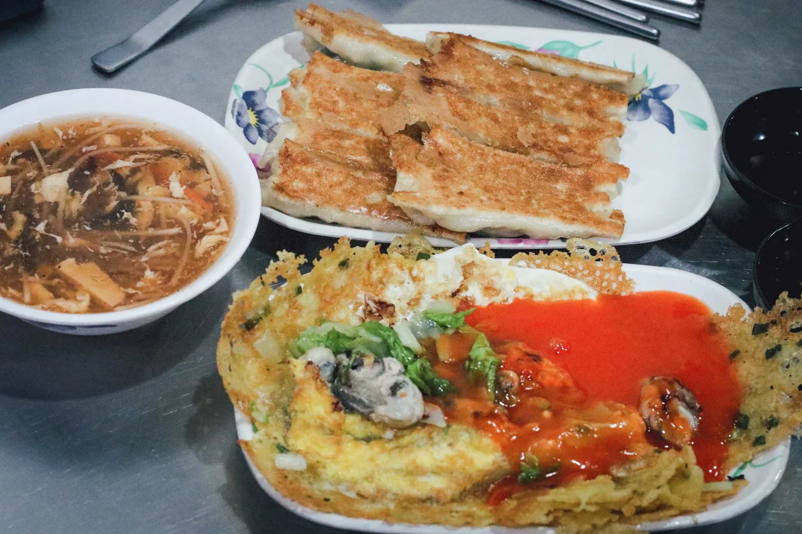 網站近期文章：【三重美食】雲林鍋貼｜台北橋站必吃！在地瘋傳的酥脆底殼鍋貼與肥美東石鮮蚵煎