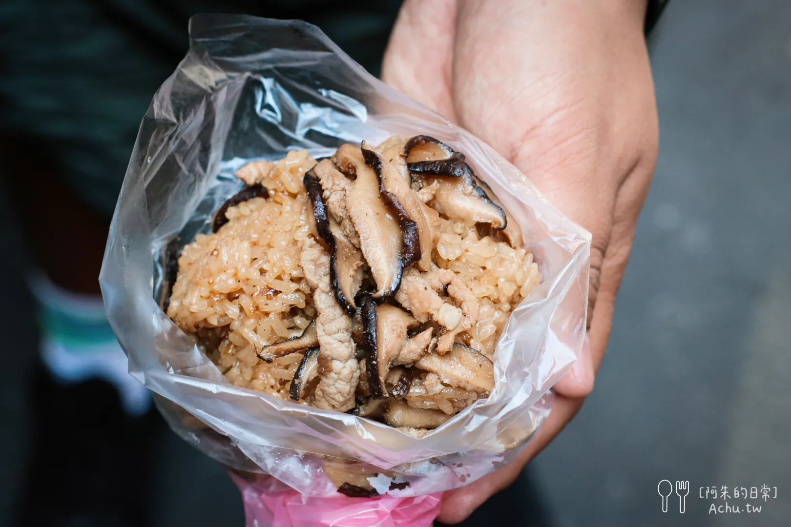 網站近期文章：【新莊美食】月華油飯｜新莊公有市場最強排隊美食，新北油飯節銀賞得主！