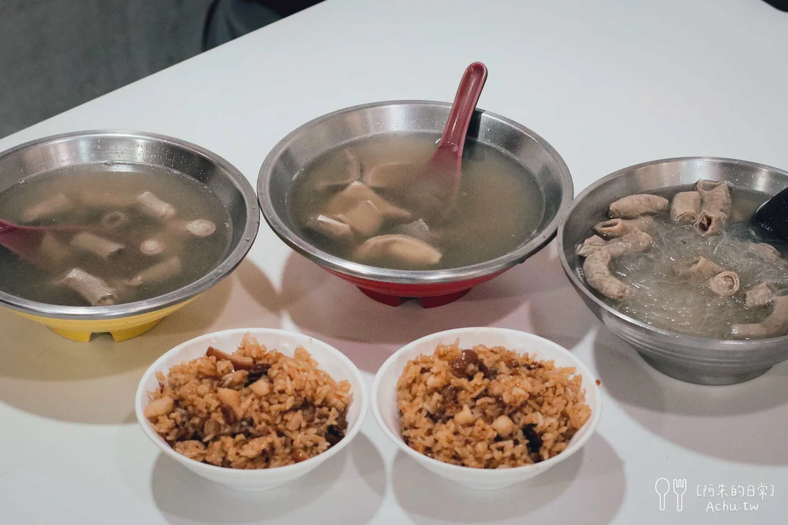 網站近期文章：【三重美食】三重老牌油飯四神湯｜傳承50年的靈魂組合，四神湯才是主角且料多實在