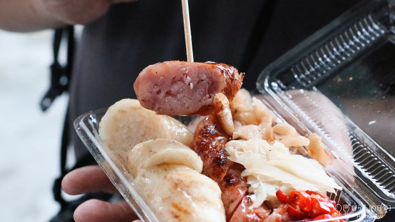 網站近期文章：【林口美食】林口高粱酒香腸｜鐵皮屋隱藏版爆汁香腸，內行人都提整袋走