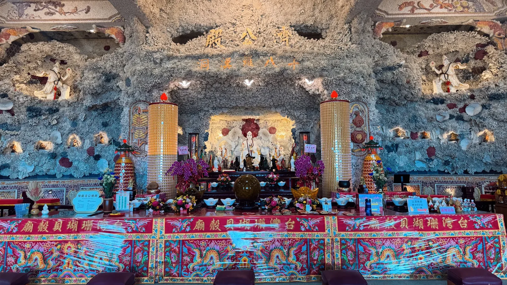 網站近期文章：【石門景點】台灣珊瑚貝殼廟｜北海岸必訪3000坪天然珊瑚純白海底龍宮