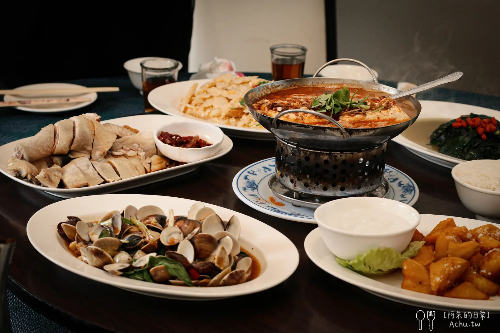 網站近期文章：【新北美食】鴻興土雞城元老店｜觀音山50年老字號土雞城！包廂聚餐超便利