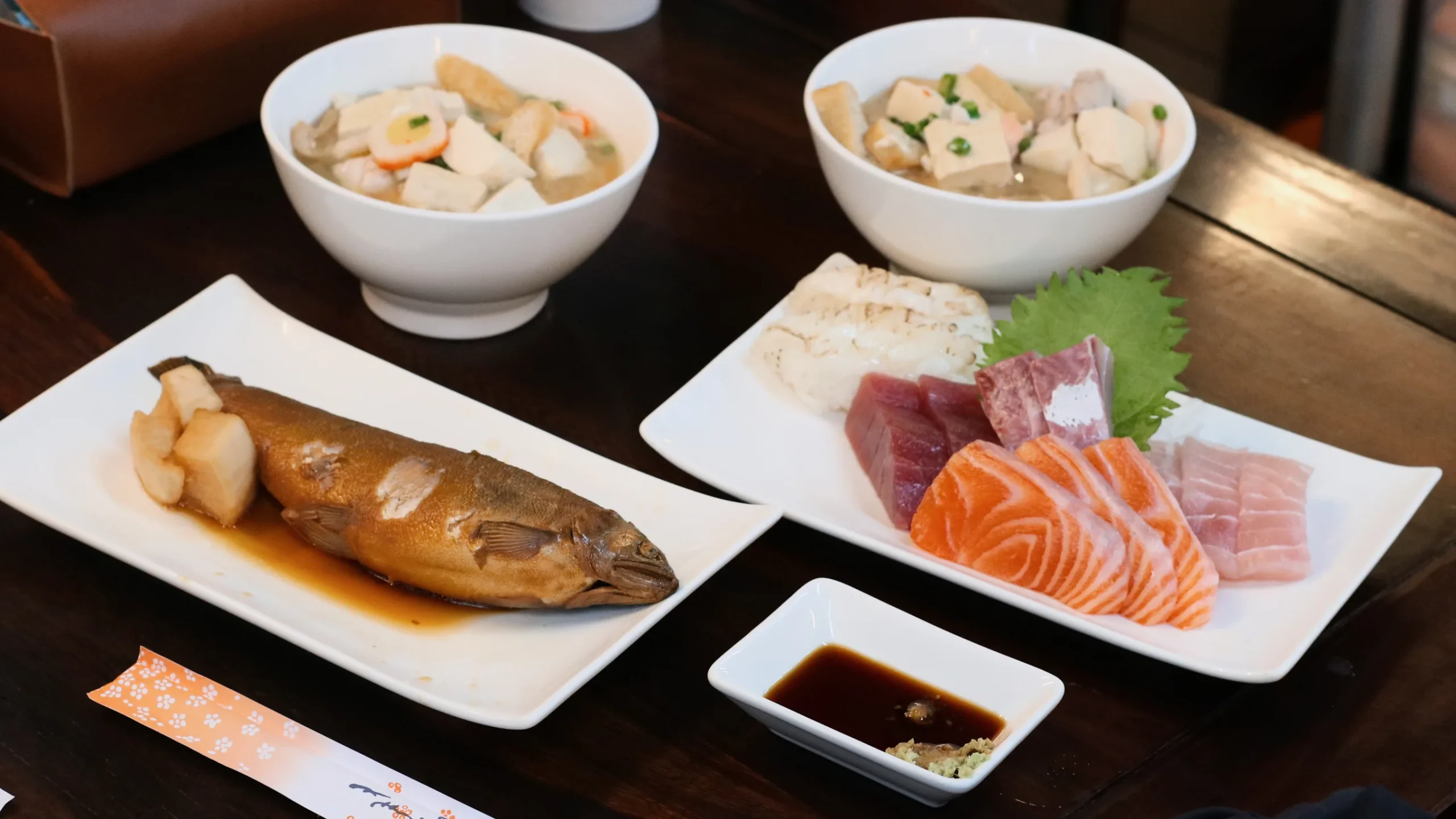 網站近期文章：【大稻埕美食】丸隆生魚行｜大稻埕永樂市場排隊美食 厚切生魚片與料比湯多的免費味噌湯