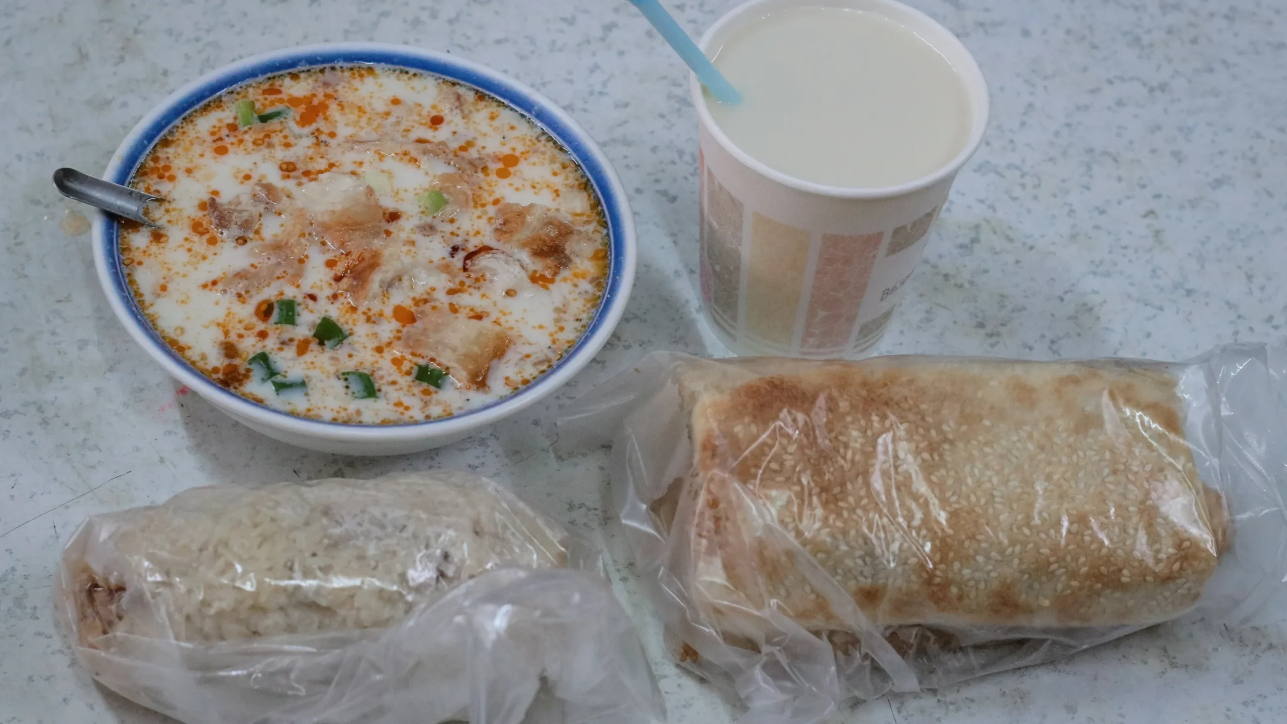 網站近期文章：【萬華美食】原西園橋下燒餅油條｜龍山寺站旁現烤香酥燒餅與濃醇鹹豆漿