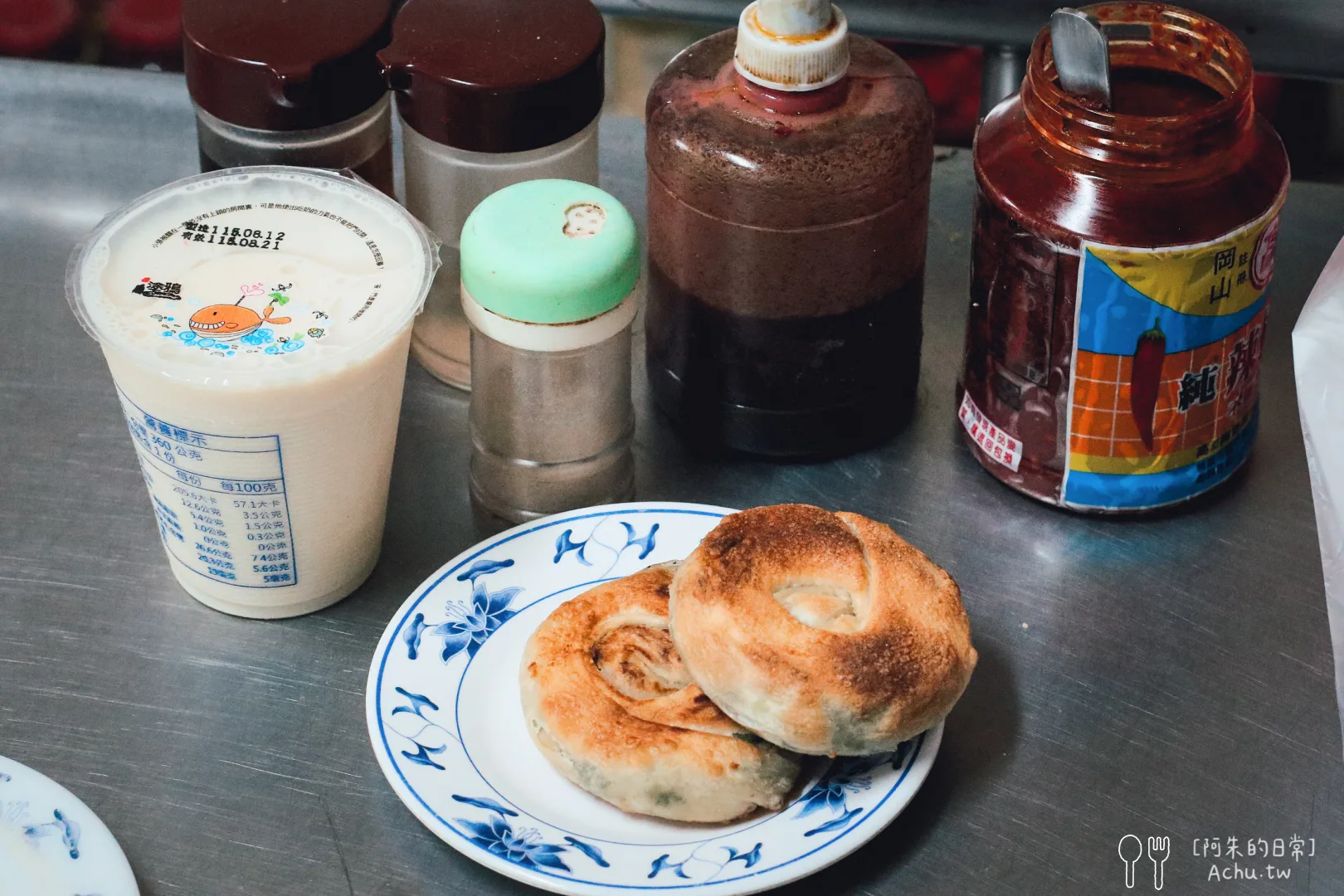 網站近期文章：【基隆美食】周家葱油餅｜在地五十年人氣排隊早餐，先煎後烤酥脆不油膩的經典蔥油餅
