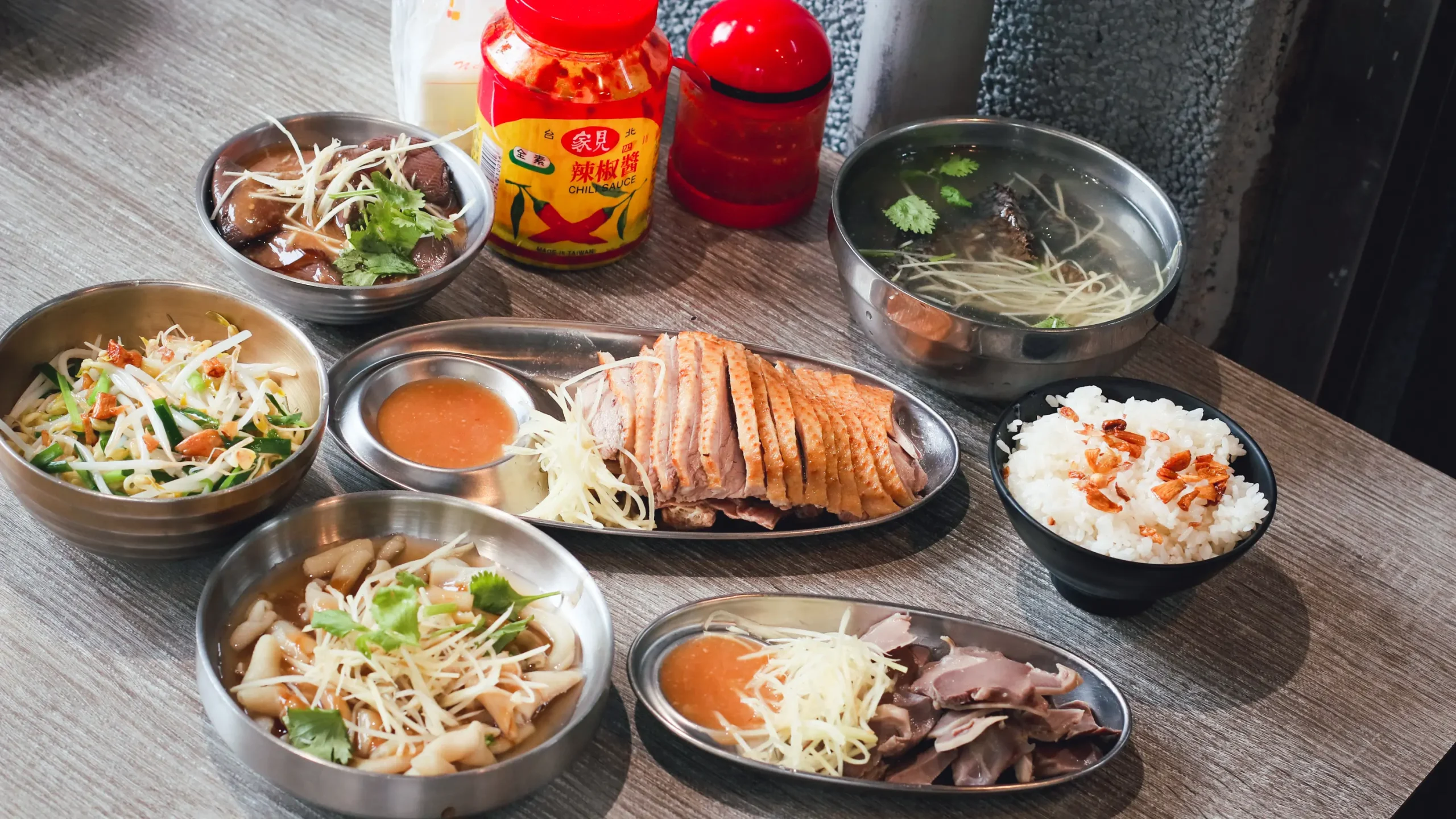 網站近期文章：【天母美食】清河鵝肉｜隱身巷弄車庫的40年排隊鵝肉早午餐