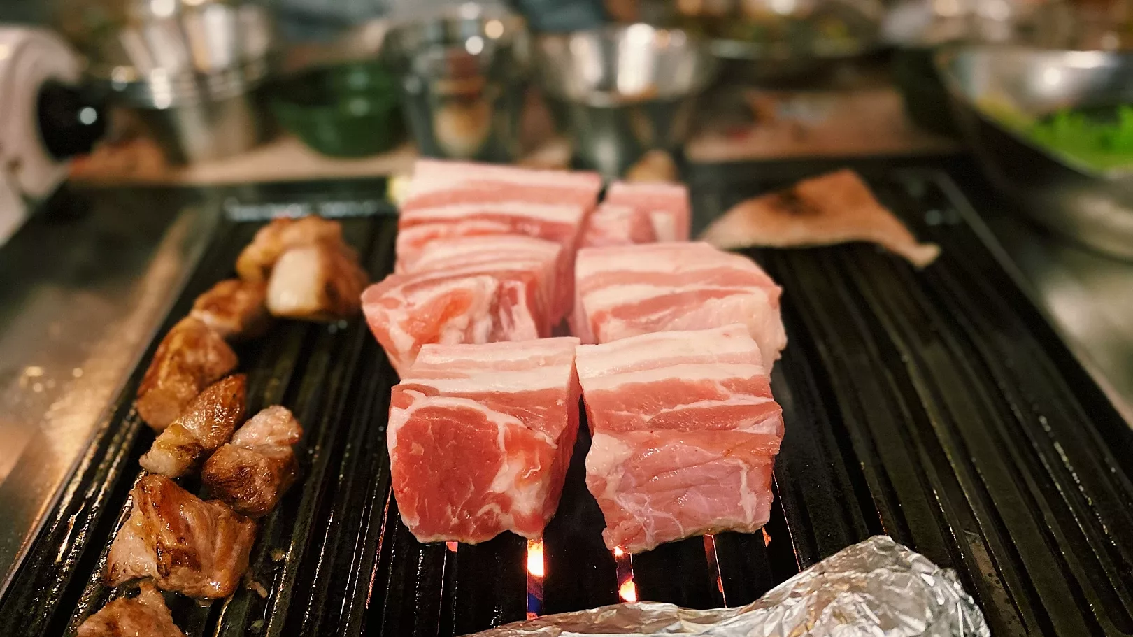 網站近期文章：【首爾美食】金豬食堂，蟬聯數年米其林推薦韓國人氣烤肉餐廳 (菜單)