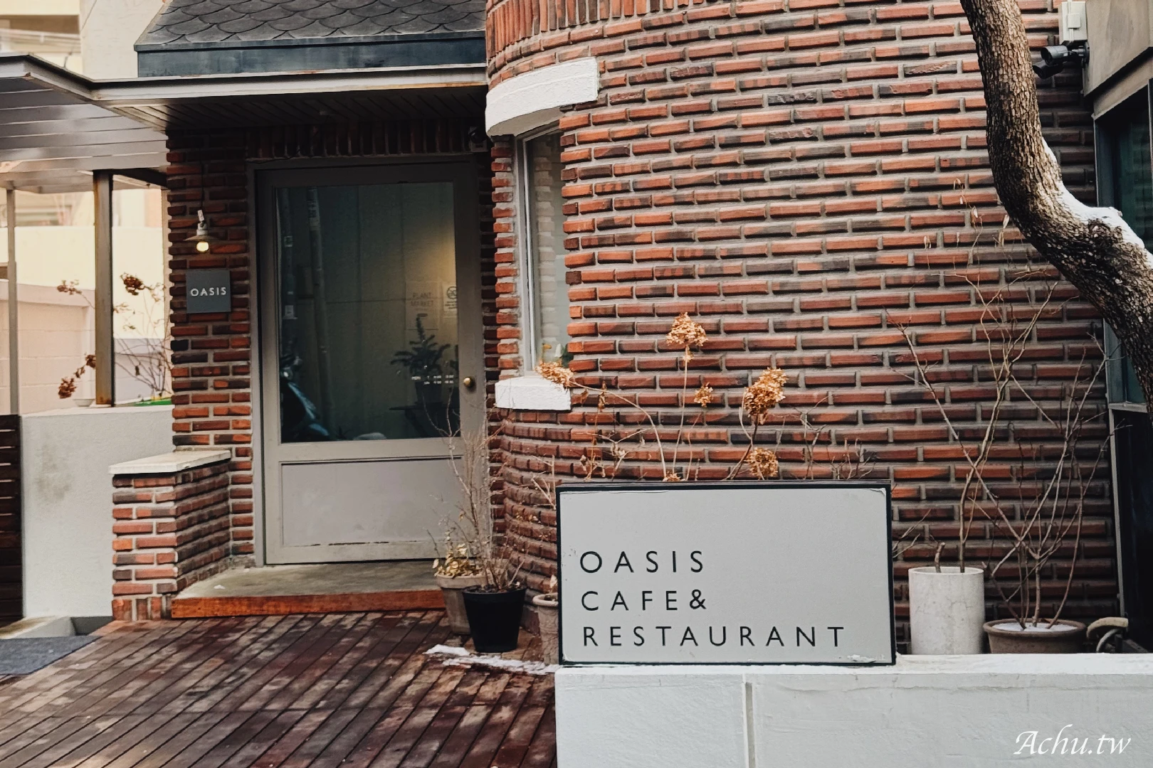 Oasis Cafe & Restaurant