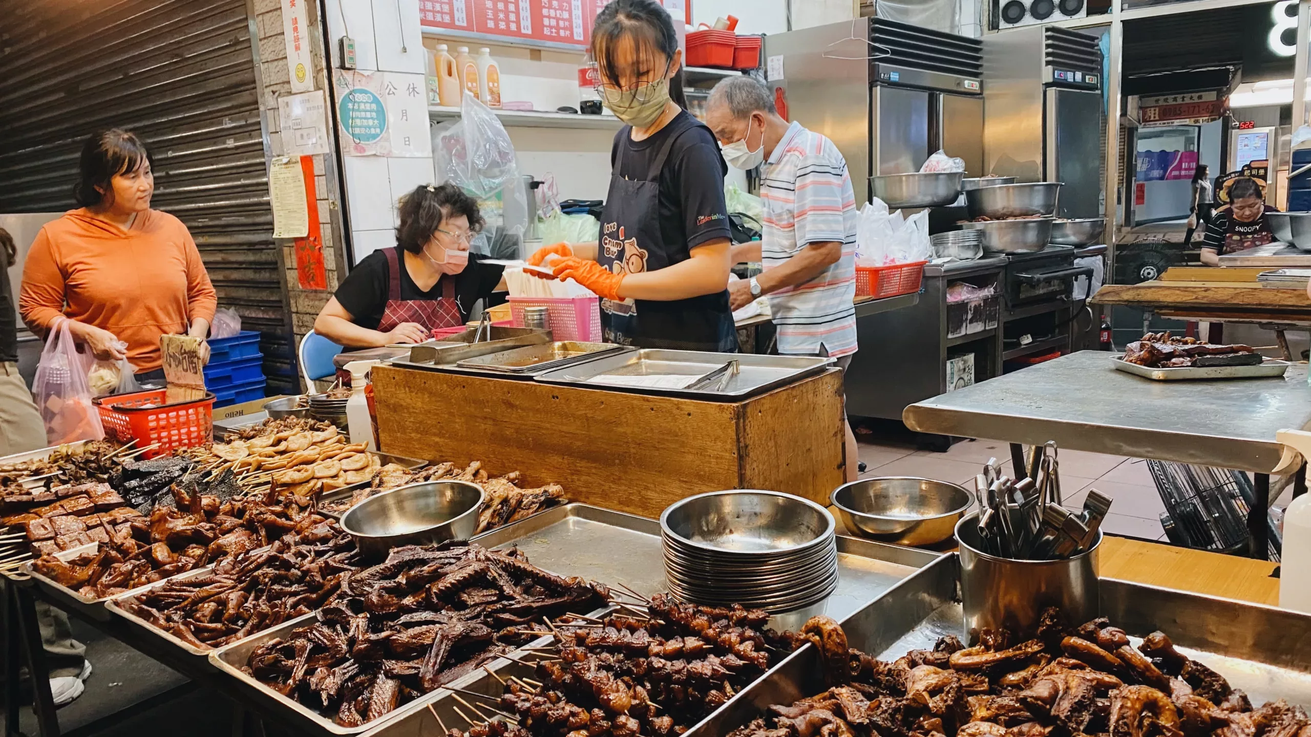 即時熱門文章：【景美夜市美食】景美鄭家炭烤，巷弄內的人氣美食！(菜單)